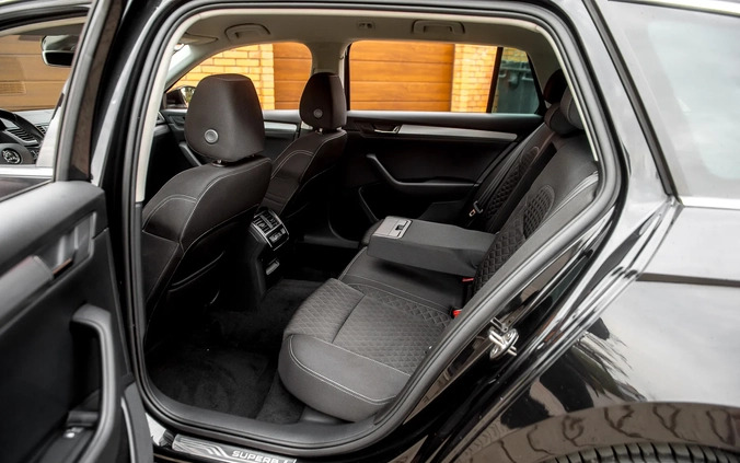 Skoda Superb cena 56800 przebieg: 265000, rok produkcji 2016 z Radom małe 781